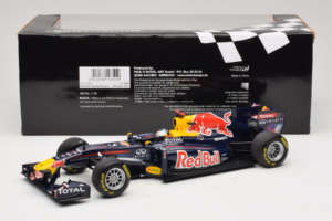 Red Bull RB7 Renault #1 S. Vettel Red Bull Racing Showcar 2011 Minichamps 1:18 110110071-1 Metāls — attēls 6 no 7
