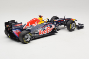 Red Bull RB7 Renault #1 S. Vettel Red Bull Racing World Champion 2011 Minichamps 1:18 110110001 Metāls — attēls 2 no 6