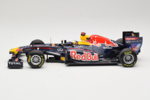 Red Bull RB7 Renault #1 S. Vettel Red Bull Racing World Champion 2011 Minichamps 1:18 110110001 Metāls — attēls 3 no 6