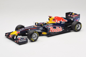 Red Bull RB7 Renault #1 S. Vettel Red Bull Racing World Champion 2011 Minichamps 1:18 110110001 Metāls