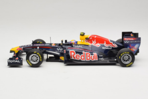 Red Bull RB7 Renault #2 M. Webber Red Bull Racing Showcar 2011 Minichamps 1:18 110110002 Metāls — attēls 3 no 7