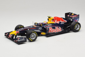 Red Bull RB7 Renault #2 M. Webber Red Bull Racing Showcar 2011 Minichamps 1:18 110110002 Metāls