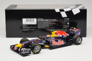 Red Bull RB7 Renault #2 M. Webber Red Bull Racing Showcar 2011 Minichamps 1:18 110110002 Metāls — attēls 6 no 7