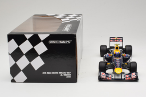 Red Bull RB7 Renault #2 M. Webber Red Bull Racing Showcar 2011 Minichamps 1:18 110110002 Metāls — attēls 7 no 7