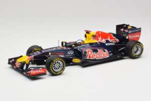 Red Bull RB8 Renault #1 S. Vettel Red Bull Racing Showcar 2012 Minichamps 1:18 110120071 Metāls