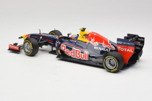 Red Bull RB8 Renault #2 M. Webber Red Bull Racing Showcar 2012 Minichamps 1:18 110120072 Metāls — attēls 5 no 7
