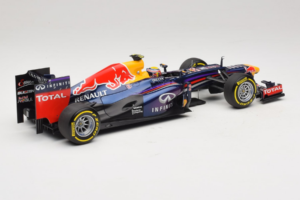 Red Bull RB9 Renault #2 M. Webber Infiniti Red Bull Racing Showcar 2013 Minichamps 1:18 110130072 Metāls — attēls 2 no 6