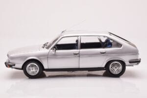 Renault 30 TX Sudrabs Norev 1:18 185272 Metāls — attēls 4 no 8