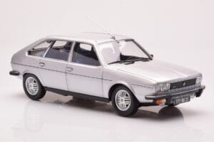 Renault 30 TX Sudrabs Norev 1:18 185272 Metāls — attēls 6 no 8