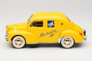 Renault 4CV Michelin Yellow Solido 1:18 82002 Metāls — attēls 3 no 6