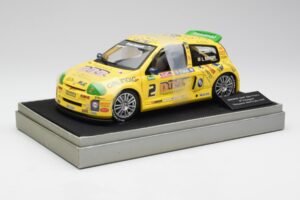 Renault Clio Sport #2 E. Rangoni Renault Clio Trophy Winner 2000 Universal Hobbies 1:18 7711218616 Metāls