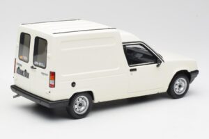 Renault Express Balts Otto 1:18 OT466 Sveķi — attēls 2 no 5