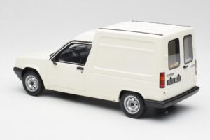 Renault Express Balts Otto 1:18 OT466 Sveķi — attēls 4 no 5