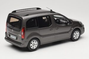 Renault Juvaquatre Break 300 kg Ziloņkauls Norev 1:18 185260 Metāls — attēls 2 no 6
