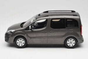Renault Juvaquatre Break 300 kg Ziloņkauls Norev 1:18 185260 Metāls — attēls 3 no 6