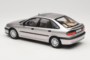 Renault Laguna V6 3.0 Baccara Opal Grey Otto 1:18 OT1185 Sveķi — attēls 5 no 6