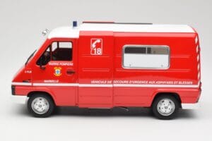 Renault Master T30 VSAB Ugunsdzēsēji Sarkans Otto 1:18 OT1107 Sveķi — attēls 3 no 6