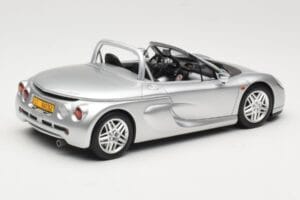 Renault Spider Sudrabs Otto 1:18 OT1142 Sveķi — attēls 2 no 6