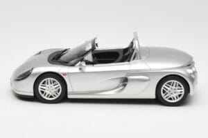 Renault Spider Sudrabs Otto 1:18 OT1142 Sveķi — attēls 3 no 6