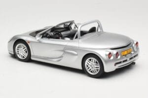 Renault Spider Sudrabs Otto 1:18 OT1142 Sveķi — attēls 5 no 6