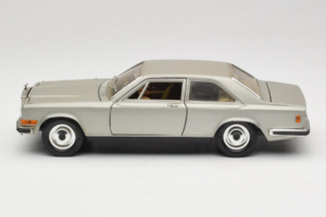 Rolls-Royce Camargue Sudrabs Diamond Edition Bburago 1:18 3001-M3 Metāls — attēls 4 no 8