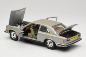Rolls-Royce Camargue Sudrabs Bburago 1:18 3001-M2 Metāls — attēls 5 no 8