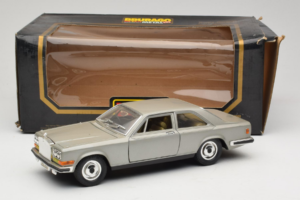 Rolls-Royce Camargue Sudrabs Bburago 1:18 3001-M2 Metāls — attēls 8 no 8