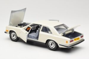 Rolls-Royce Camargue Balts Bburago 1:22 3001-M1 Metāls — attēls 5 no 8
