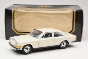 Rolls-Royce Camargue Balts Bburago 1:22 3001-M1 Metāls — attēls 8 no 8