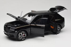 Rolls-Royce Cullinan Melns Ar Gold Coachline & Shadow Wheels OEM 1:18 028-15A Metāls — attēls 2 no 8