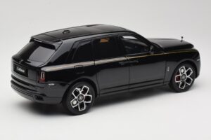 Rolls-Royce Cullinan Melns Ar Gold Coachline & Shadow Wheels OEM 1:18 028-15A Metāls — attēls 3 no 8