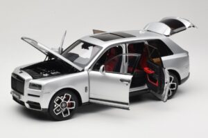 Rolls-Royce Cullinan Sudrabs Ar Shadow Wheels OEM 1:18 028-16A Metāls — attēls 2 no 8