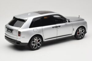 Rolls-Royce Cullinan Sudrabs Ar Shadow Wheels OEM 1:18 028-16A Metāls — attēls 3 no 8