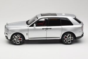 Rolls-Royce Cullinan Sudrabs Ar Shadow Wheels OEM 1:18 028-16A Metāls — attēls 4 no 8