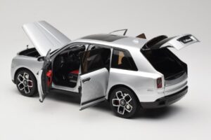 Rolls-Royce Cullinan Sudrabs Ar Shadow Wheels OEM 1:18 028-16A Metāls — attēls 5 no 8