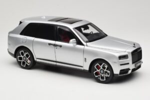 Rolls-Royce Cullinan Sudrabs Ar Shadow Wheels OEM 1:18 028-16A Metāls — attēls 6 no 8
