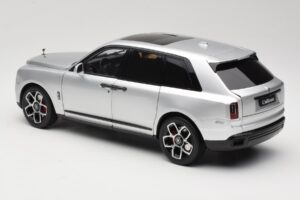 Rolls-Royce Cullinan Sudrabs Ar Shadow Wheels OEM 1:18 028-16A Metāls — attēls 7 no 8