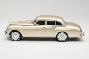 Rolls-Royce Silver Cloud III Flying Spur H.J. Mulliner Zelts MCG 1:18 MCG18058 Metāls — attēls 3 no 6