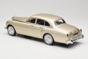 Rolls-Royce Silver Cloud III Flying Spur H.J. Mulliner Zelts MCG 1:18 MCG18058 Metāls — attēls 5 no 6