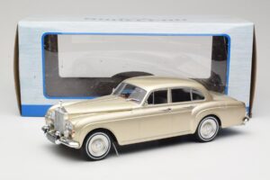 Rolls-Royce Silver Cloud III Flying Spur H.J. Mulliner Zelts MCG 1:18 MCG18058 Metāls — attēls 6 no 6