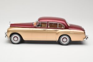 Rolls-Royce Silver Cloud III Flying Spur H.J. Mulliner Sarkans & Zelts MCG 1:18 MCG18132 Metāls — attēls 3 no 6