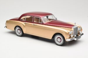 Rolls-Royce Silver Cloud III Flying Spur H.J. Mulliner Sarkans & Zelts MCG 1:18 MCG18132 Metāls — attēls 4 no 6