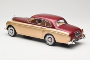 Rolls-Royce Silver Cloud III Flying Spur H.J. Mulliner Sarkans & Zelts MCG 1:18 MCG18132 Metāls — attēls 5 no 6