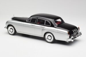 Rolls-Royce Silver Cloud III Mulliner Sudrabs & Melns MCG 1:18 MCG18128 Metāls — attēls 5 no 6