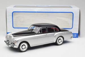 Rolls-Royce Silver Cloud III Mulliner Sudrabs & Melns MCG 1:18 MCG18128 Metāls — attēls 6 no 6