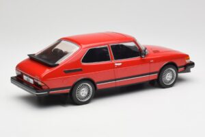 Saab 900 GL Sarkans MCG 1:18 MCG18340 Metāls — attēls 3 no 6
