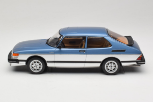 Saab 900 Turbo Blue Metallic MCG 1:18 MCG18261MCW Metāls — attēls 3 no 6