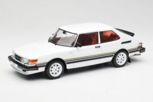 Saab 900 Turbo Balts MCG 1:18 MCG18339 Metāls