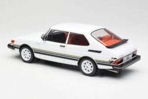 Saab 900 Turbo Balts MCG 1:18 MCG18339 Metāls — attēls 5 no 6
