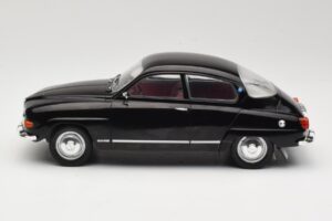 Saab 96 V4 Melns MCG 1:18 MCG18063 Metāls — attēls 3 no 6